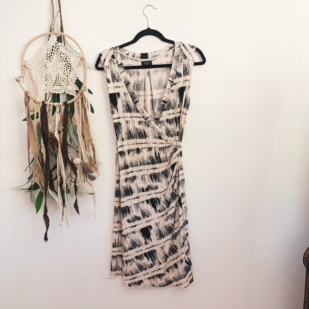 DELETTA DRESS SIZE MEDIUM MINT COND. GORGEOUS